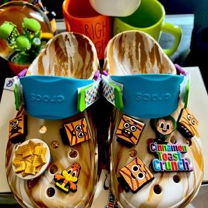 Crocs Cereal Cinnamon Toast Crunch Clogs!💜🤎💚Womens 6/Men’s size 4!